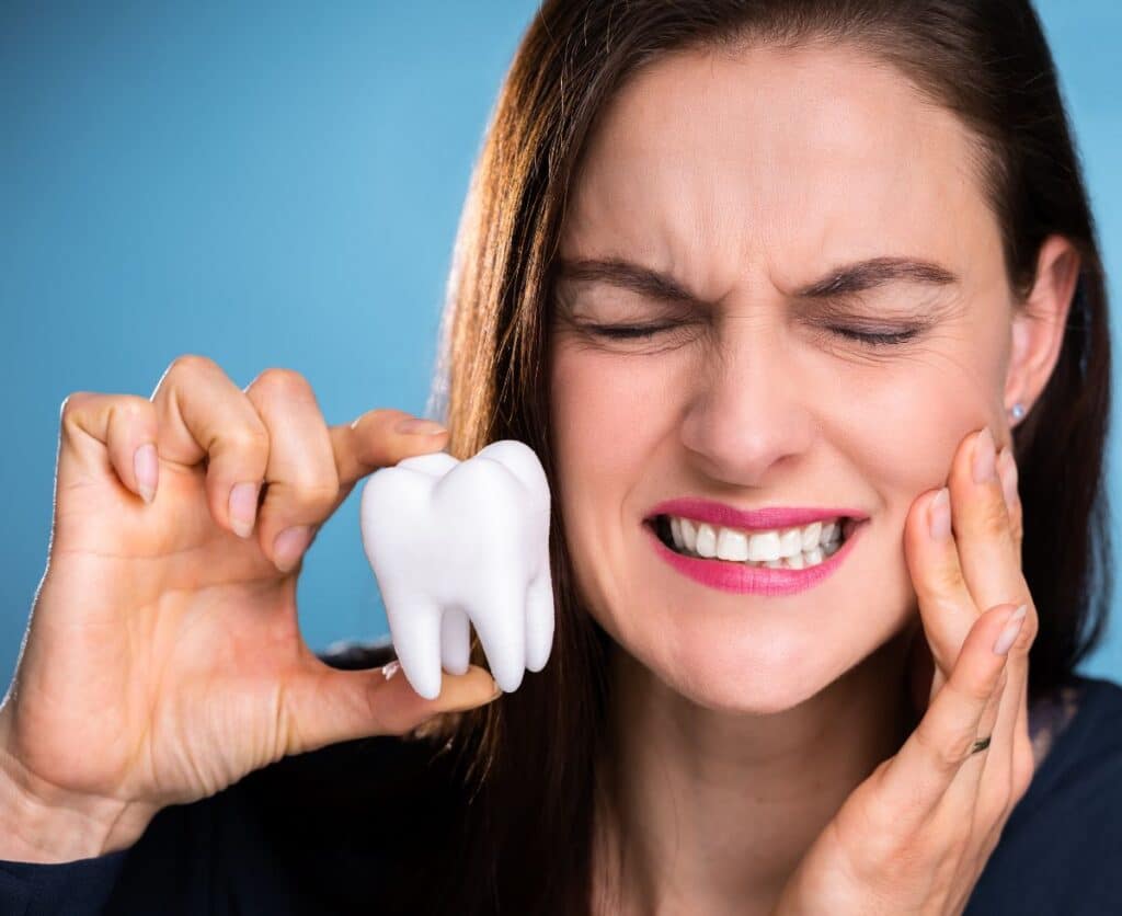 Handling a Dental Emergency Over the Weekend: 7 Must-Do's
